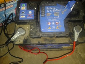 КАК ЗАРЯДИТЬ АВТОМОБИЛЬНЫЙ АККУМУЛЯТОР ЗАРЯДНЫМ УСТРОЙСТВОМ