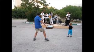 Смешной танец под блюз в Севастополе.mp4