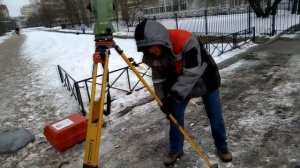 Установка тахеометра над точкой хода