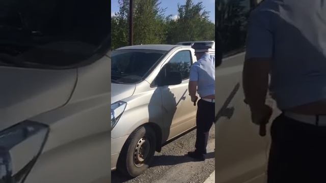 Мент не смог разбить стекло смотреть онлайн