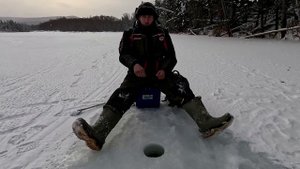 Зимняя рыбалка в тайге. Моя самая мощная рыбалка на ленка. Ловля ленка и хариуса в Сибири.