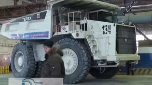 Маневрирование карьерного самосвала TR-100  в гараже