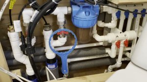 Водопровод из скважины и колодца в один Дом.