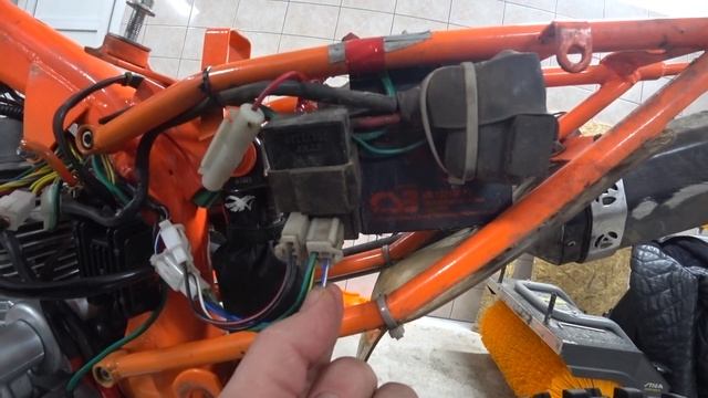 Принцип работы системы зажигания всех китайских мотоциклов. Схема электропроводки Motoland 250 PIT.