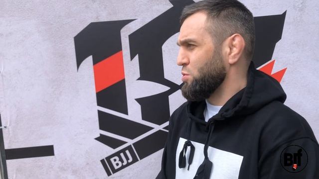 Арби Мурадов - как тренируются черные пояса (по джиу-джитсу) смотреть онлайн