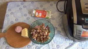 Салат "Итальянский" с помидорами, колбасой и сыром + сухарики! | обзор рецепта