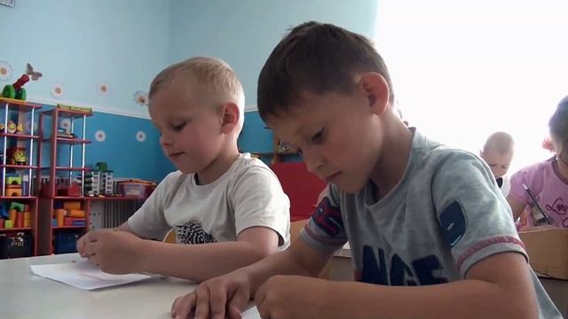 Один день из жизни садика. Урок рисования. смотреть онлайн