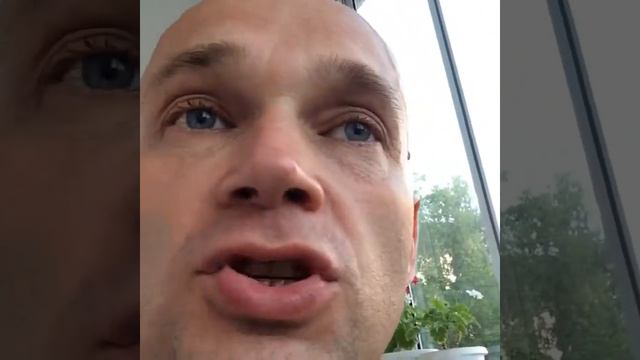Мужик держит слово?а женщина?спонтанность .