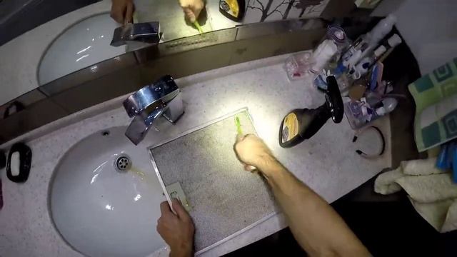 Как УДАЛИТЬ СТАРЫЙ ЖИР?Чем УДАЛИТЬ ЖИР? ЧИСТКА РЕШЕТКИ ВЫТЯЖКИ ЗА 5 МИНУТ. смотреть онлайн