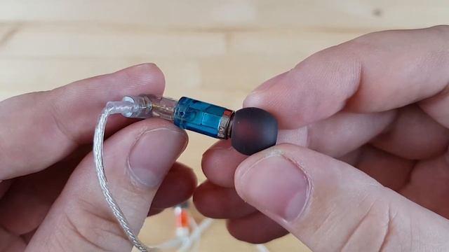 KbEar Neon: однодрайверные арматурные внутриканальные наушники смотреть онлайн