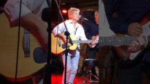 Ольга Левковская. Шикарная осень. Слова и музыка Алексея Иванова.