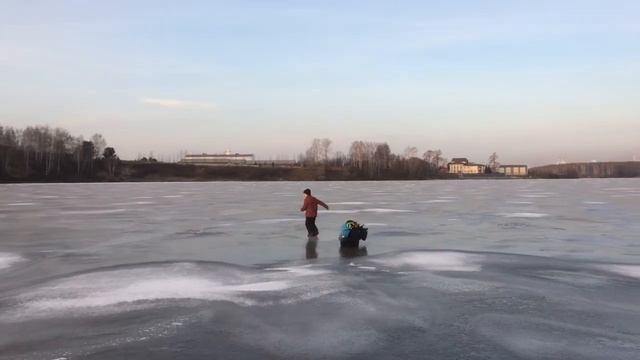 Бег по льду с санями смотреть онлайн