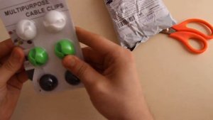 Держатели проводов и USB автозарядка.