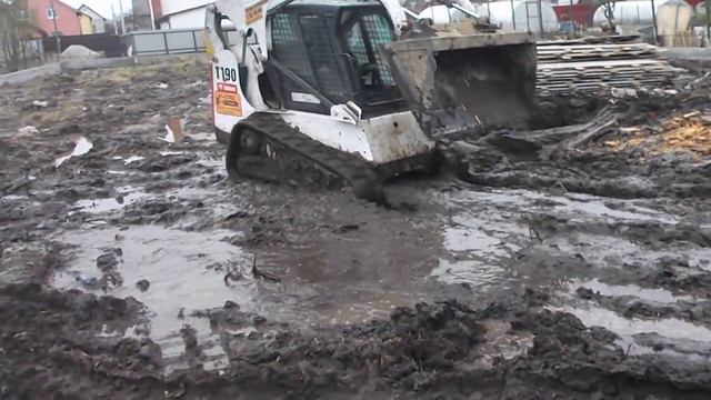 Как убрать мусор на дачном участке погрузчиком Bobcat - steh39.ru