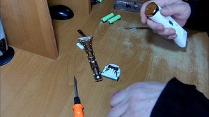 Замена аккумуляторов на стрижущей машинке Elbee