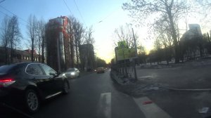 Еду на велосипеде по институтскому проспекту.