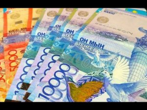 Банки Казахстана стали массово отказываться от российского рубля