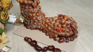 Поделки из желудей. Осенний букет в ботинке из желудей