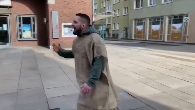 Глас вопиющего в пустыне: приготовьте путь Господу, прямыми сделайте стези Ему. смотреть онлайн