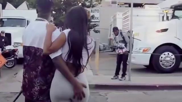 Hombre le toca el trasero a una mujer | BROMA DEL CIEGO смотреть онлайн