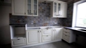 Классическая кухня на заказ из МДФ в эмали с патиной за 460 тыс! (Фабрика Нюанс Кухни)