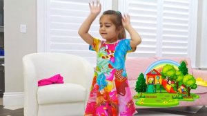 Артём старается быть хорошей няней для детей. Сборник веселых историй