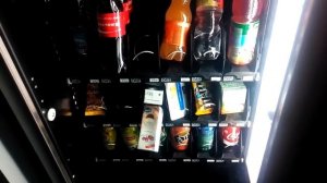 Бесплатная еда из автомата с едой `(*∩_∩*)′