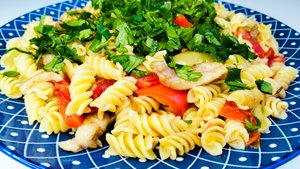 🍅🍗🍝Не допускайте беспорядка_ Макароны, курица и овощи в одной сковороде💯