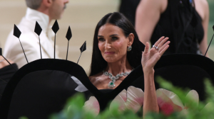 Платья из песка и драгоценных камней: как прошло модное событие года Met Gala