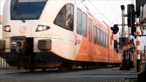 " The Trains " - Nikon Coolpix L820 - Full HD 30 Fps - Leeuwarden Trainstation