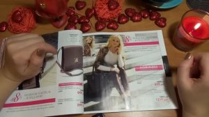 АСМР/ASMR Шепот. Листаем каталог. Whispering. Page Turning.