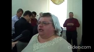 бабка читает церковный рэп??????