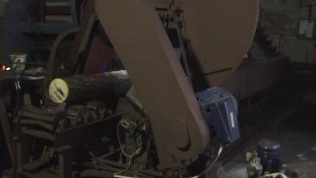 Профессиональный отрезной станок (вертикальная пила) смотреть онлайн