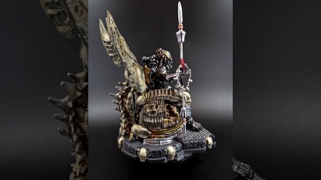King Predator on Throne statue. смотреть онлайн