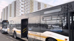 Автобус НефАЗ-5299-40-52 следует по маршруту 1225A ”Школа(Вертолётная ул.) - м. Новокосино”