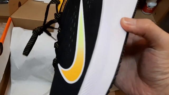 Unboxing!!! NIKE ZOOM WINFLO 7 (Black/University Gold) смотреть онлайн