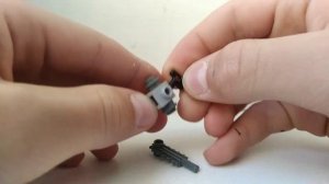 Как сделать бензопилу из конструктора Лего!  How to make a chainsaw with Lego!