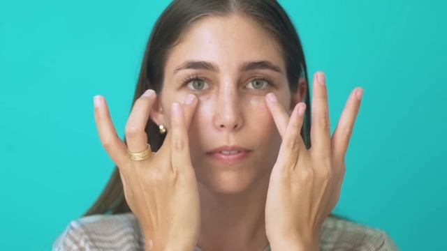 How to (Properly!) Apply Eye Cream смотреть онлайн