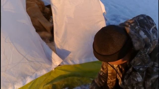 Залив Знеменский КВХ,подлёдная ловля Леща. смотреть онлайн