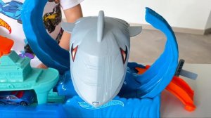 HOT WHEELS Color Shifters Robo Shark Frenzy Хот Вилс Безумная Робот Акула
