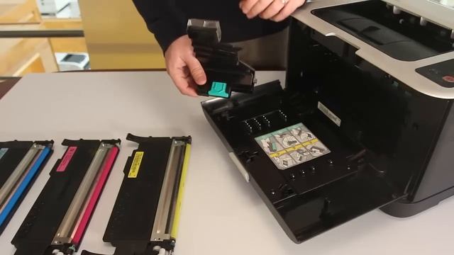 How to Replace Samsung CLTW407 Waste Toner Tank in Samsung CLP 325 or Similar Models смотреть онлайн