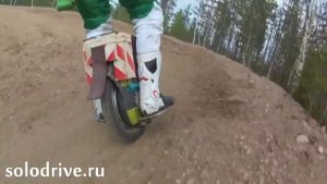 Езда на моноколесе GotWay Msuper по трассе для мотокросса