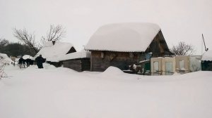 Как быстро очистить снег с крыши тросом.