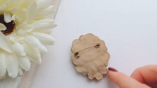 Сутажная брошь с винтажным кабошоном Букет для Анны