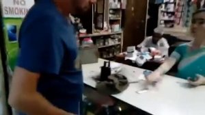 Мадам поела, а потом БУЭЭЭ! Случай в аптеке  Гоа, пляж Арамболь  Goa Arambol