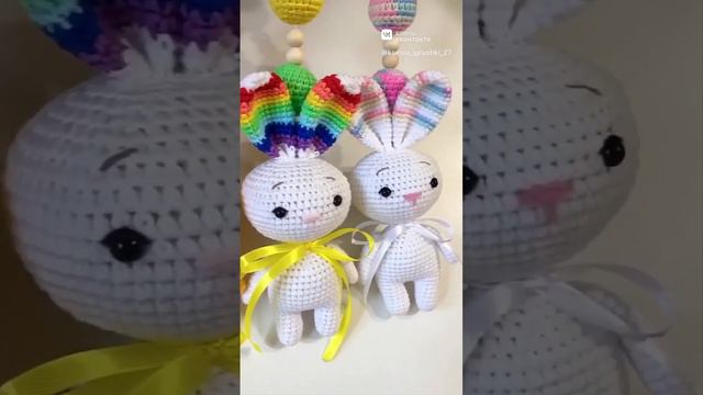 Вязаные подвески на коляску для новорожденных на заказ. Зайчики крючком смотреть онлайн