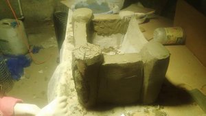 Вазон для цветов из пластиковых ящиков и арт-бетона.