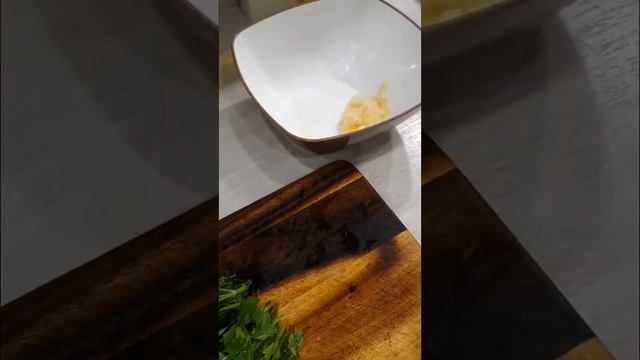 Курица в сливочно-чесночном соусе смотреть онлайн