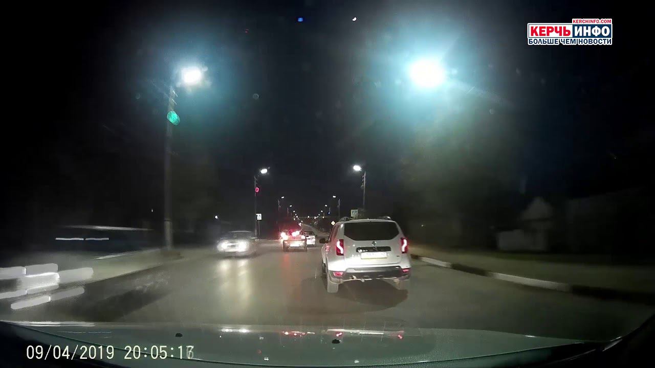 Автохам на дороге в Керчи смотреть онлайн