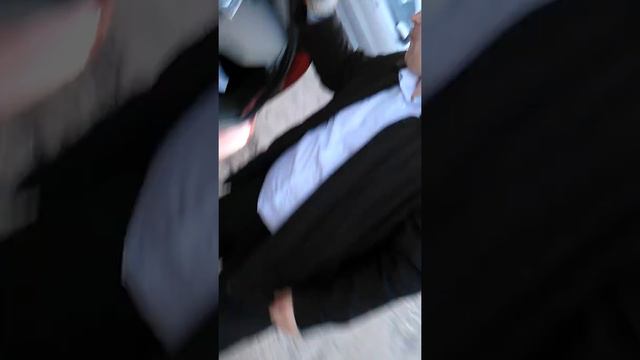 Андрей разбушевался и бьёт стекло опять) смотреть онлайн